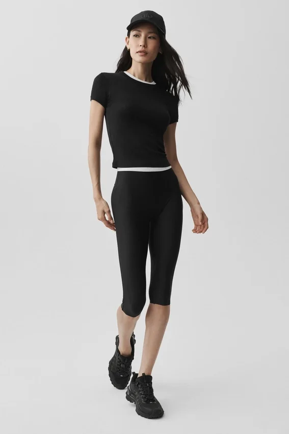 High-Waist Sleek Capri - Negro