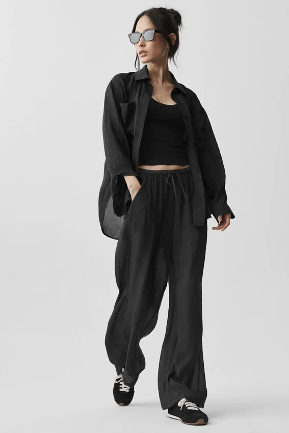 High-Waist Straight Leg Pant «Golden Hour», semitransparente — Negro