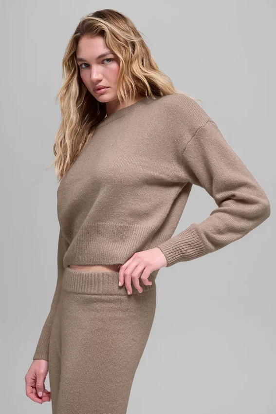 Jersey corto de cuello redondo «New Class» de lana y cachemira - Chai Latte