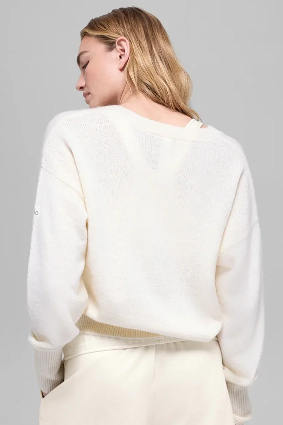 Jersey corto de lana y cachemira con cuello en V de la colección New Class - Marfil