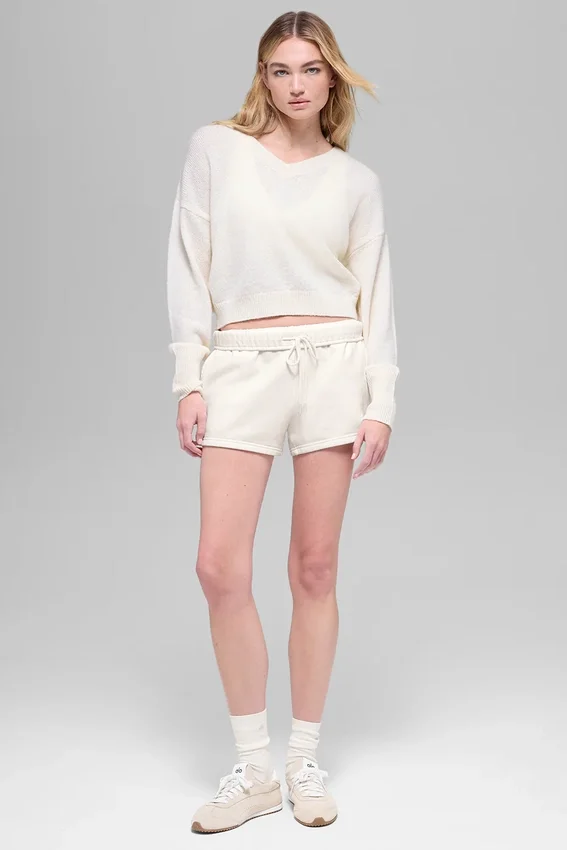 Jersey corto de lana y cachemira con cuello en V de la colección New Class - Marfil