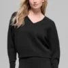 Jersey corto de lana y cachemira «New Class» con cuello en V — Negro