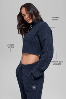 Jersey de cuello alto corto de punto trenzado «Winter Bliss» de manga larga – Azul marino
