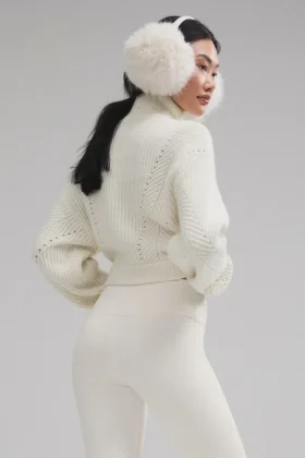 Jersey de cuello alto de cachemira «Winter Magic» — Marfil