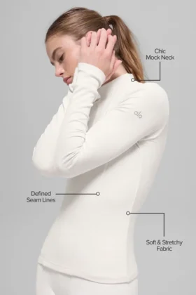 Jersey de manga larga con cuello alto y canalé «Mesmerize» – Marfil