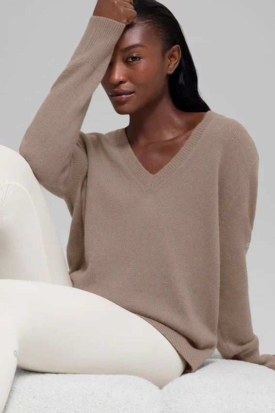 Jersey oversize de cuello en V «New Class» de lana y cachemira - Chai Latte