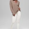 Jersey oversize de cuello en V «New Class» de lana y cachemira - Chai Latte