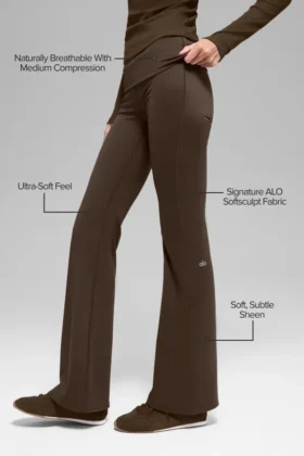 Leggings acampanados con cintura doblada Alo Softsculpt – Espresso