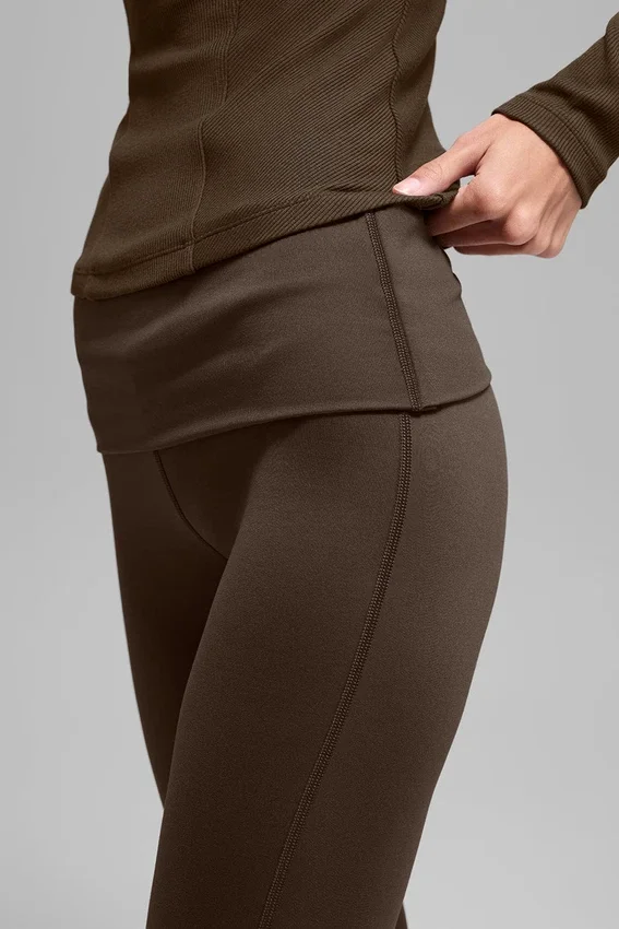Leggings acampanados con cintura doblada Alo Softsculpt - Espresso