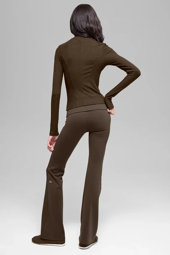 Leggings acampanados con cintura doblada Alo Softsculpt - Espresso
