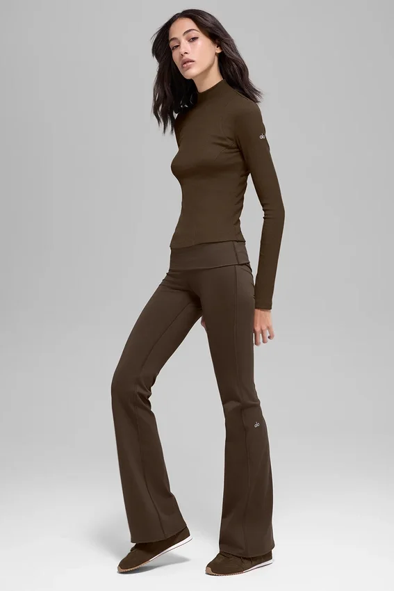 Leggings acampanados con cintura doblada Alo Softsculpt - Espresso