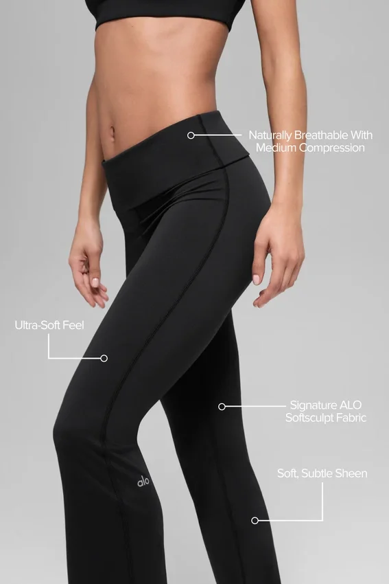 Leggings acampanados con cintura doblada Alo Softsculpt – Negro