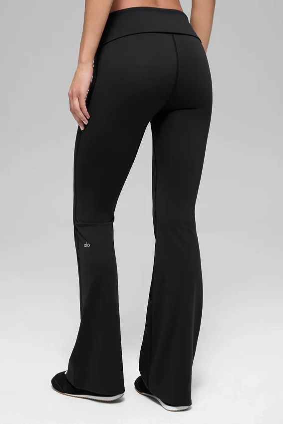 Leggings acampanados con cintura doblada Alo Softsculpt – Negro