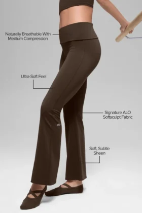 Leggings acampanados con vuelta de 7/8 Alo Softsculpt – Espresso
