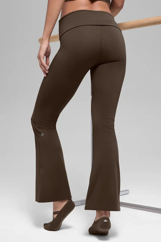Leggings acampanados con vuelta de 7/8 Alo Softsculpt - Espresso