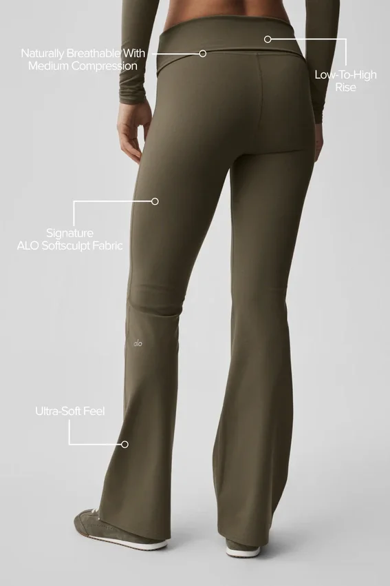 Leggings acampanados con vuelta de Alo Softsculpt – Olive Tree