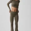Leggings acampanados con vuelta de Alo Softsculpt – Olive Tree