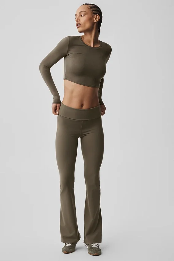 Leggings acampanados con vuelta de Alo Softsculpt – Olive Tree