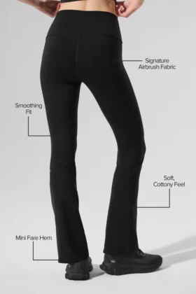 Leggings de talle alta y corte acampanado 7/8 «Airbrush» – Negro