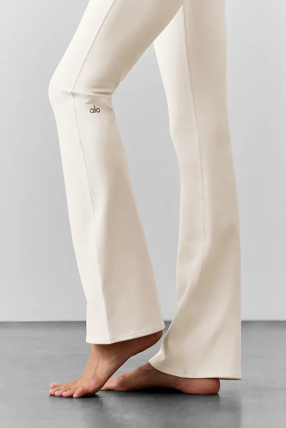 Leggings de talle alto y corte acampanado Airbrush - Marfil