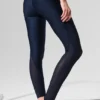 Leggings High-Waist con estribos «Darling» de malla Airlift — Azul marino
