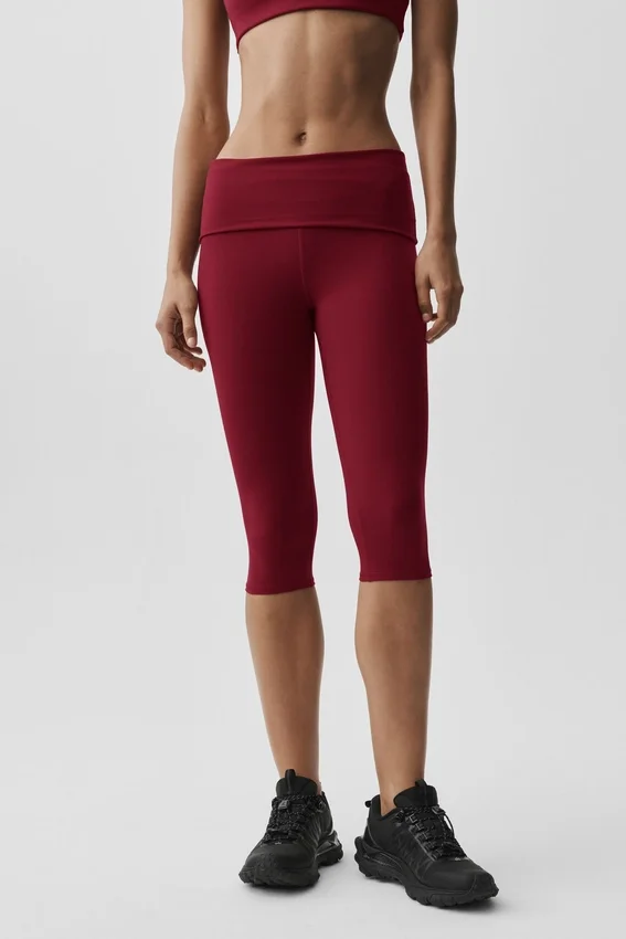 Pantalón capri de talle bajo con cinturilla doblada Alo Softsculpt - Rojo «Summer Romance»