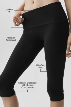 Pantalón capri de talle bajo con vuelta «Alo Softsculpt» — Negro