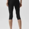 Pantalón capri de talle bajo con vuelta «Alo Softsculpt» — Negro