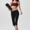 Pantalón capri de talle bajo con vuelta «Alo Softsculpt» — Negro