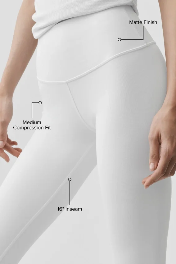 Pantalón capri High-Waist Airbrush de 16" - Blanco