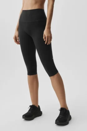 Pantalón capri High-Waist Airbrush de 16" — Negro