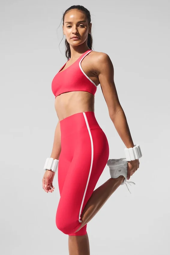 Pantalón capri High-Waist Airlift de cintura alta, superelegante y con contraste — Rojo caramelo/Blanco