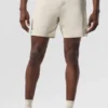 Pantalón corto Conquer React Performance de 7" - Bone