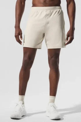 Pantalón corto Conquer React Performance de 7″ – Bone