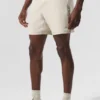 Pantalón corto Conquer React Performance de 7" - Bone