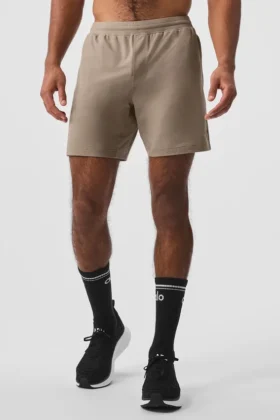 Pantalón corto Conquer React Performance de 7" - Gravel