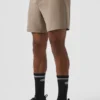 Pantalón corto Conquer React Performance de 7" - Gravel