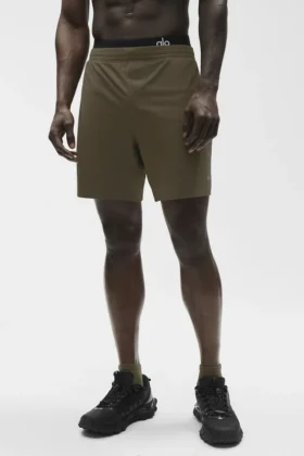 Pantalón corto «Conquer React Performance» de 7" - Olive Tree