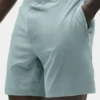 Pantalón corto Conquer React Performance de 7" - Salvia del desierto