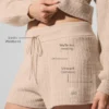Pantalón corto de cachemira High-Waist con tejido de gofre mullido - Macadamia Blush