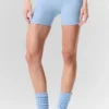 Pantalón corto de cintura alta «Heart Throb» de Alosoft de 4” - Azul concha jaspeado/Blanco