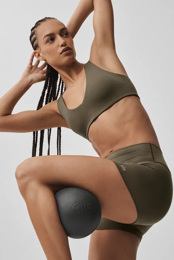 Pantalón corto de compresión de 3" Alo Softsculpt High-Waist «Precision» — Verde olivo