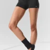 Pantalón corto de compresión Precision de Alo Softsculpt High-Waist de 3" — Negro