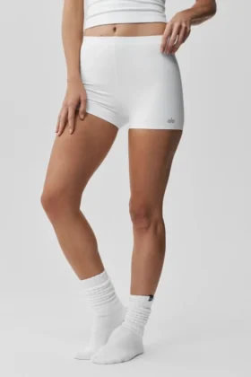 Pantalón corto de talle medio Alo Softsculpt de 2" — Blanco