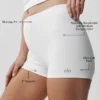 Pantalón corto de talle medio Alo Softsculpt de 2" — Blanco