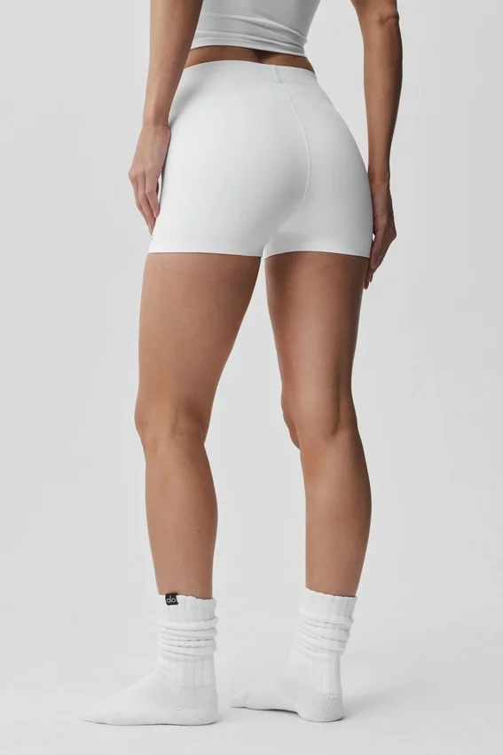 Pantalón corto de talle medio Alo Softsculpt de 2" — Blanco