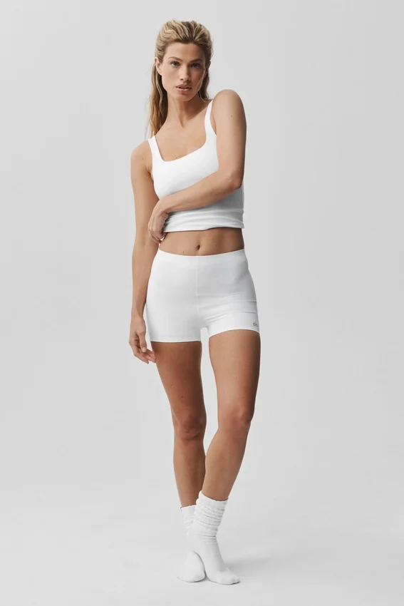 Pantalón corto de talle medio Alo Softsculpt de 2" — Blanco