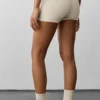 Pantalón corto High-Waist Alosoft de 3" — Color avena jaspeado