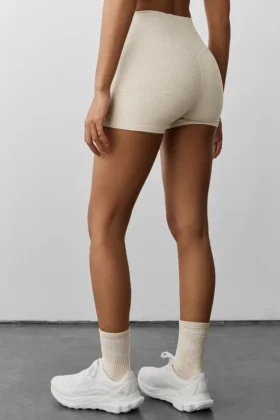 Pantalón corto High-Waist Alosoft de 3″ — Color avena jaspeado