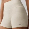 Pantalón corto High-Waist Alosoft de 3" — Color avena jaspeado